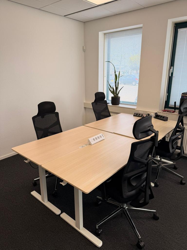 Ergonische werkplek- 3x elektr zit-sta bureau & 4d stoel, Ophalen, Zit-sta bureau, 120 cm, Hout