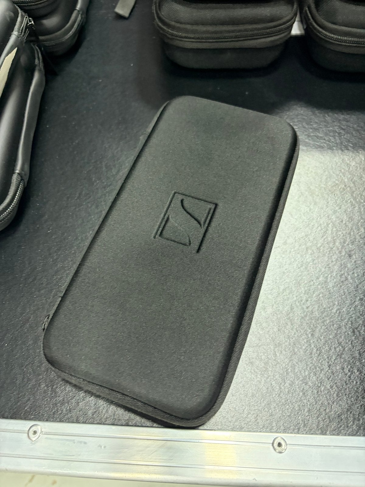 Diverse microfoonhoesjes en -etuis (Shure, DPA, Sennheiser), Ophalen of Verzenden, Gebruikt, Overige typen