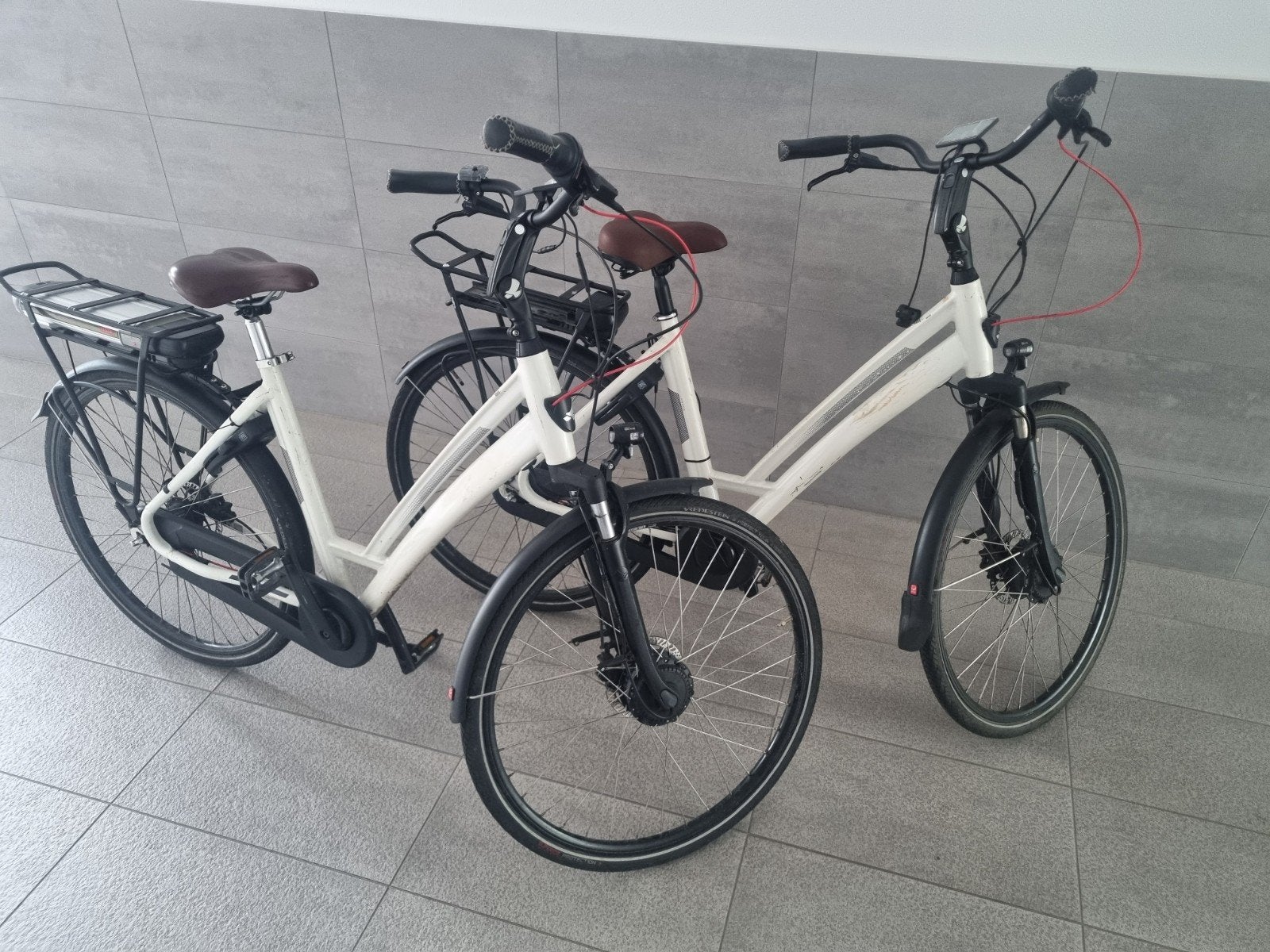 2 Stella Cosmo E-bikes - 1 werkend, 1 voor reparatie, Fietsen en Brommers, Gebruikt, 51 tot 55 cm, 50 km per accu of meer, Ophalen