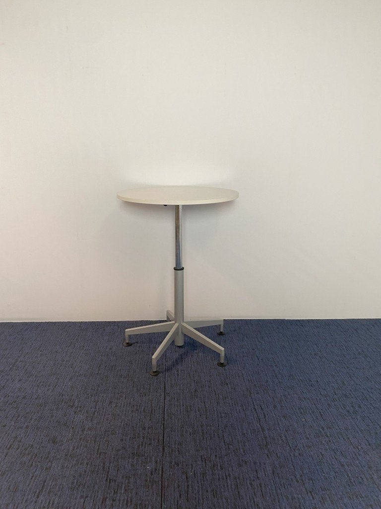 Zit/sta ronde vergadertafel Steelcase, diameter 80 cm., Ophalen, In hoogte verstelbaar, Gebruikt, Zit-sta bureau