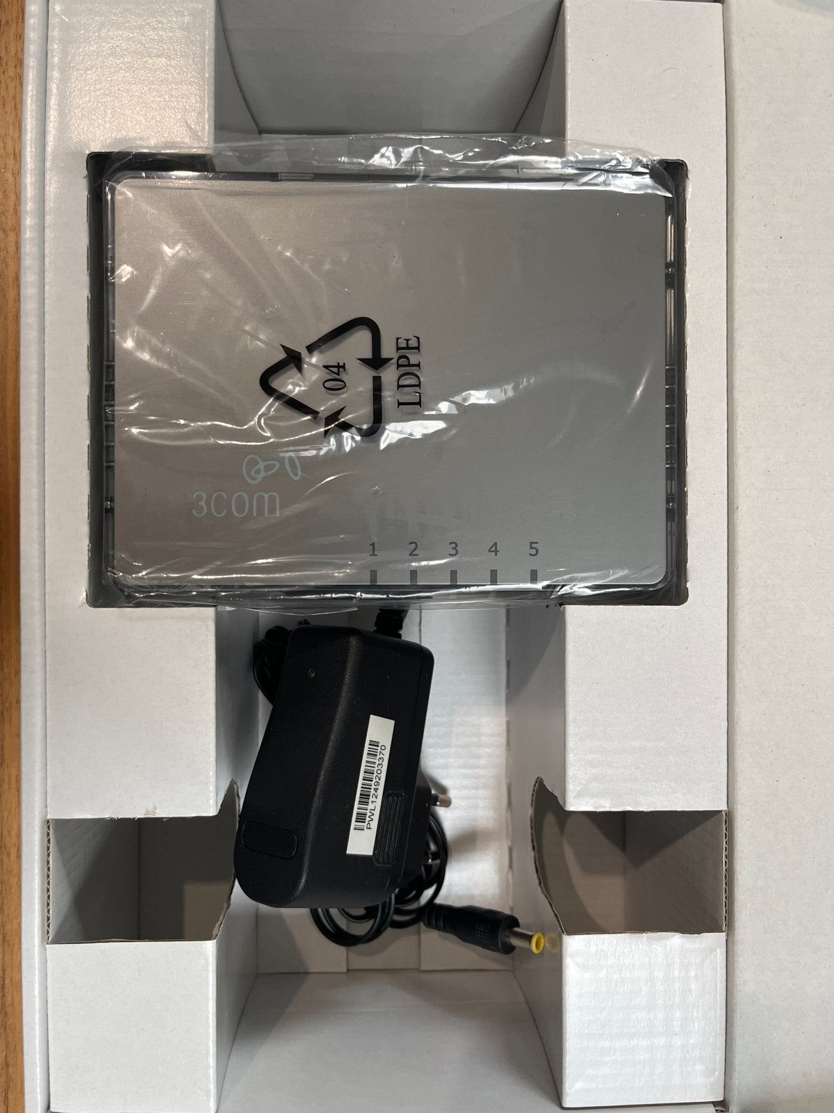 Nieuwe HP V1405-5 3Com Switch (5 poorten), Computers en Software, Ophalen of Verzenden, Nieuw