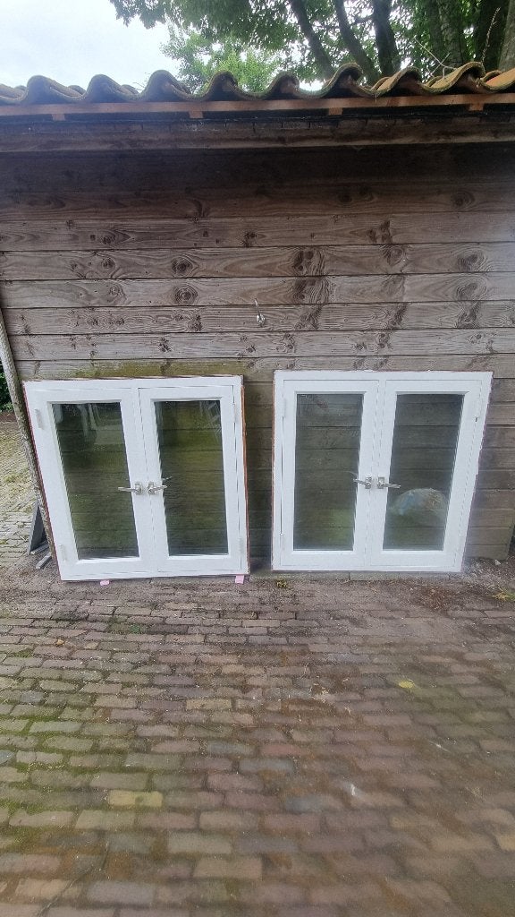 Twee hardhouten ramen, Doe-het-zelf en Verbouw, Glas en Ramen, Ophalen, Gevelraam of Ruit, Gebruikt, 80 tot 120 cm