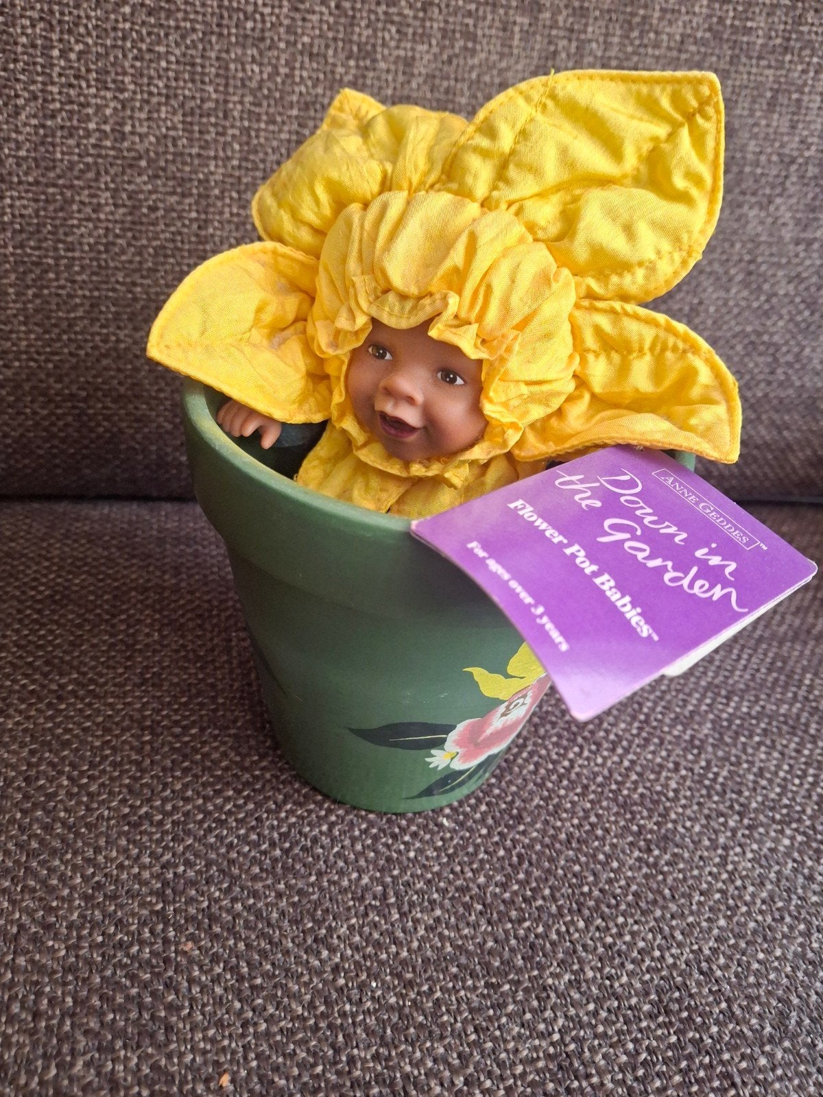 Anne Geddes baby in bloempotje nieuwstaat, Verzamelen, Poppen, Ophalen of Verzenden, Zo goed als nieuw, Pop