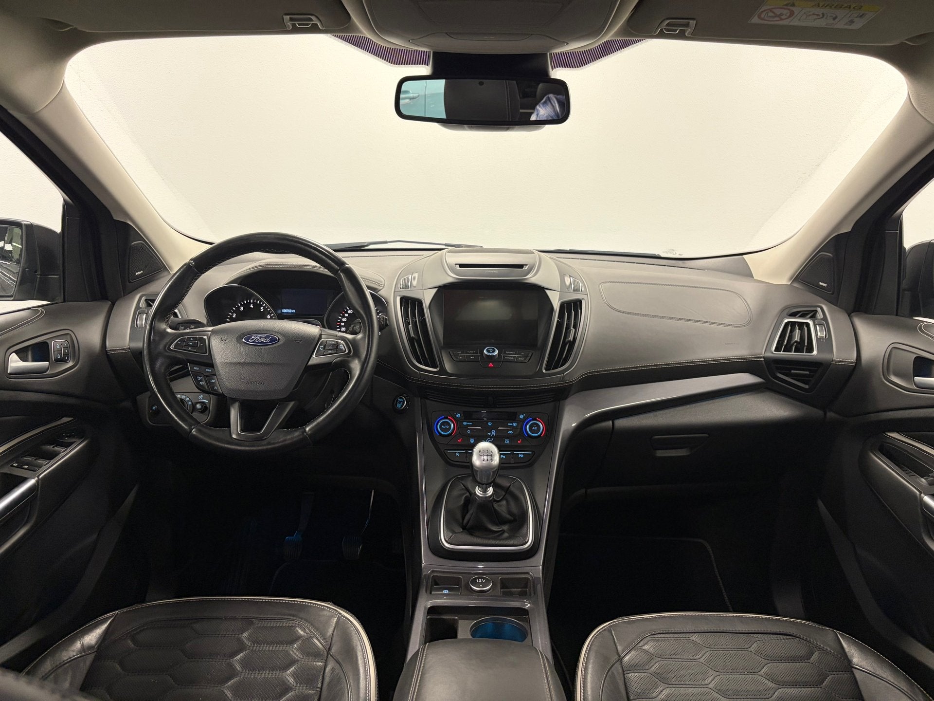 Ford Kuga 1.5 EcoBoost Vignale*WinterPakket*Leder*Carplay*Ca, Voorwielaandrijving, 1498 cc, 4 cilinders, Bedrijf