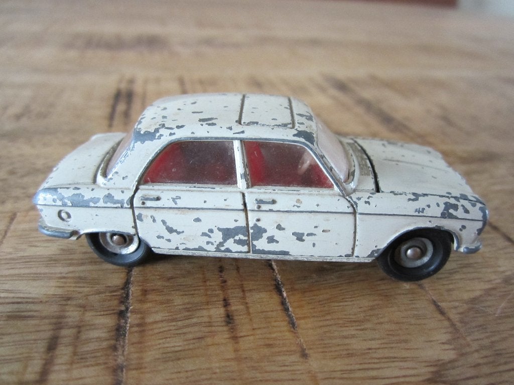 Dinky Toys 510 Peugeot 204, Ophalen of Verzenden, Gebruikt, Auto