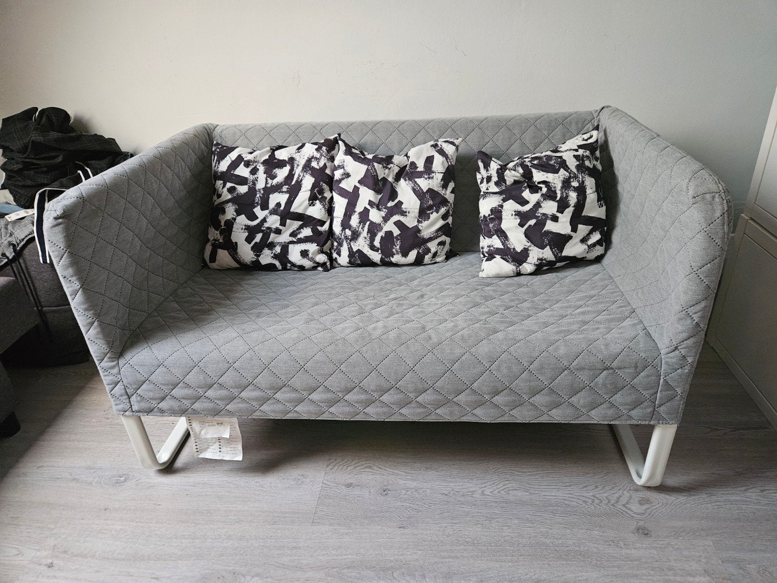 IKEA KNOPPARP 2-zitsbank grijs + 3 extra kussens – Zo goed a, Huis en Inrichting, Banken | Sofa's en Chaises Longues, Ophalen
