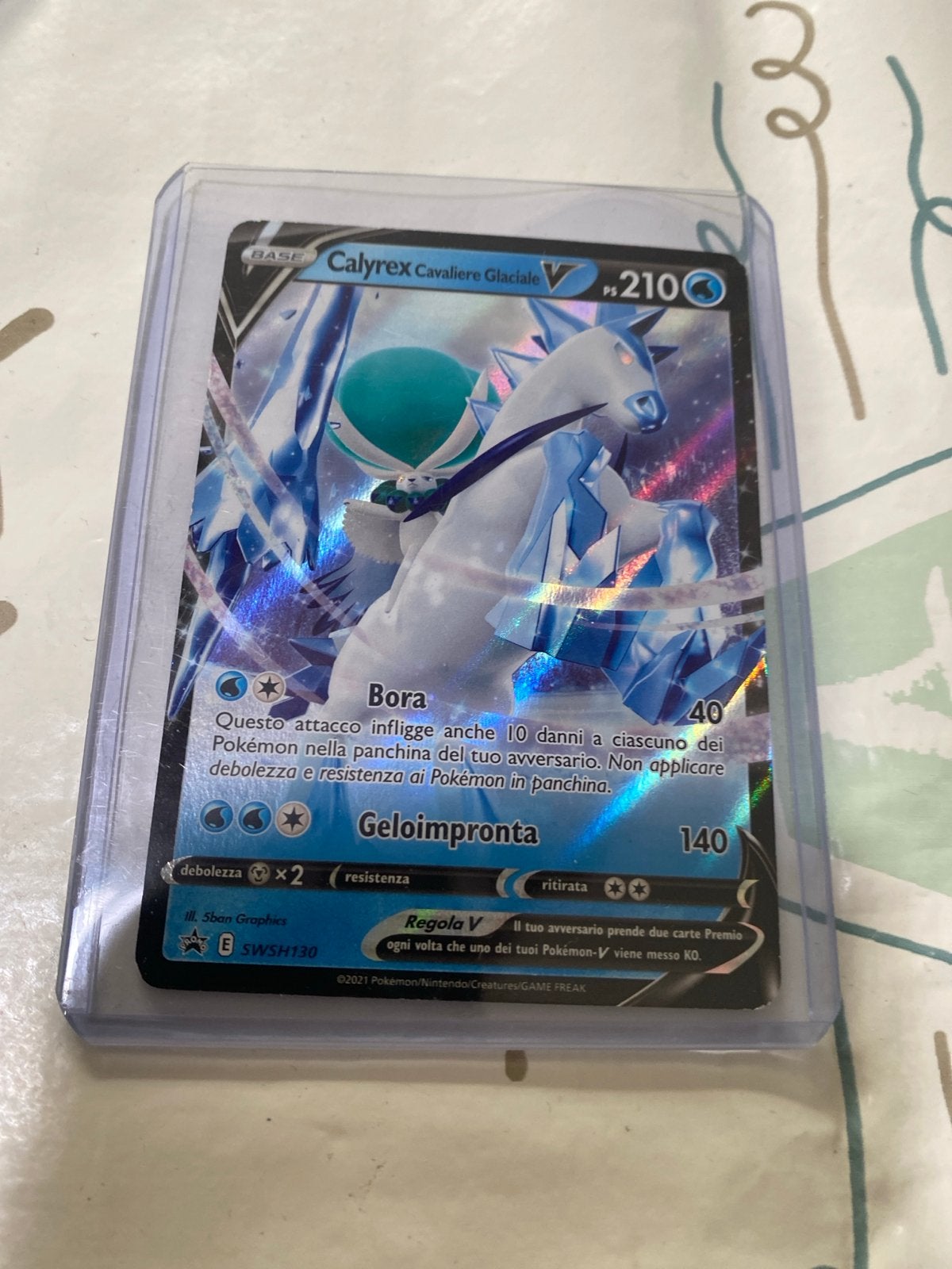 Calyrex Cavaliere Glaciale V Pokémon Kaart SWSH130, Ophalen of Verzenden, Zo goed als nieuw, Losse kaart