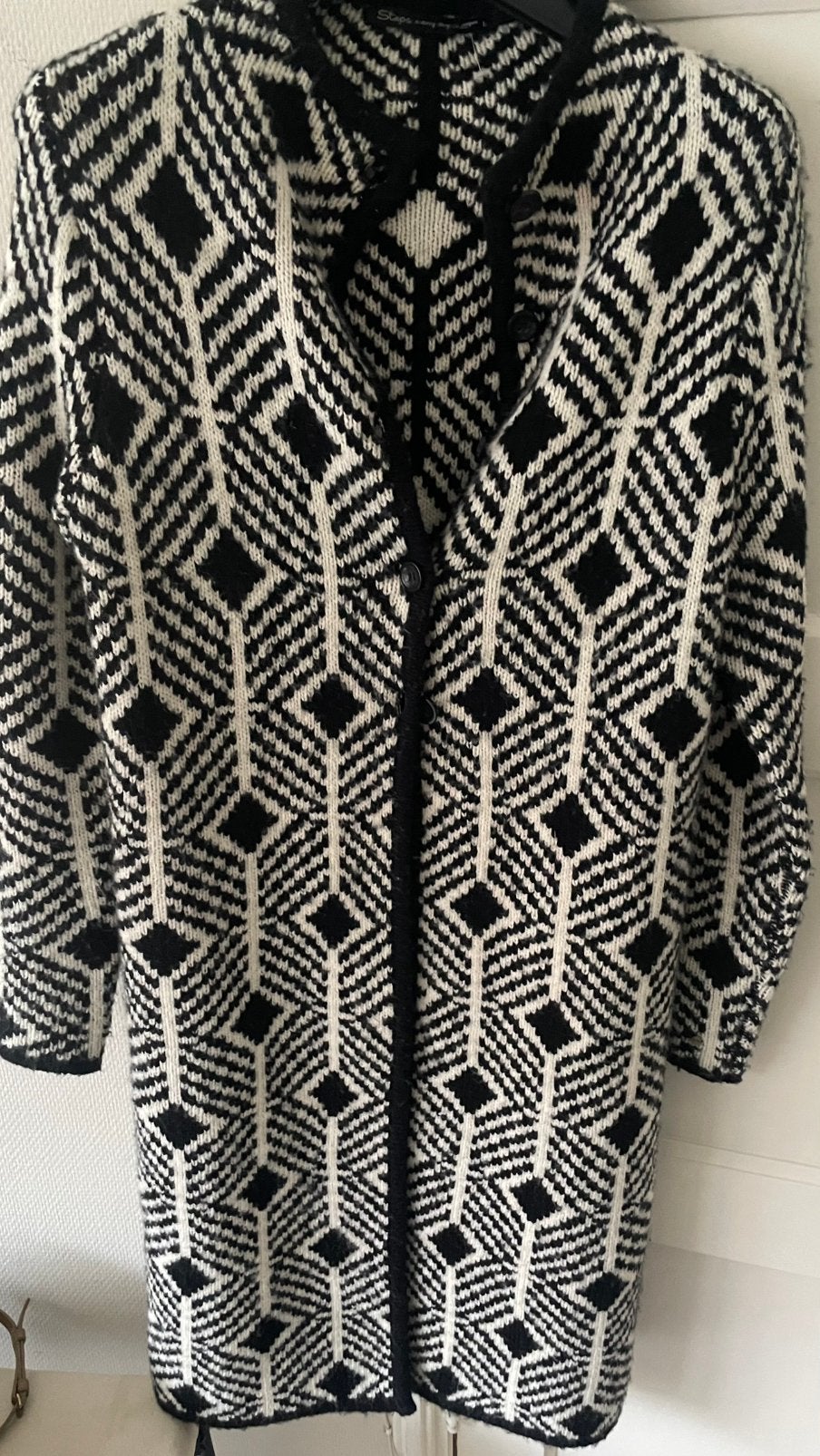 Te koop: lamg vest, zwart/ wit, maat 38/40, Ophalen of Verzenden, Zo goed als nieuw, Maat 38/40 (M), Wit