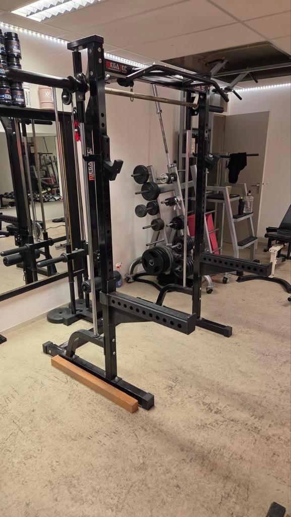 Squat rack smith machine lat pull down en row., Sport en Fitness, Fitnessmaterialen, Ophalen, Zo goed als nieuw, Overige typen