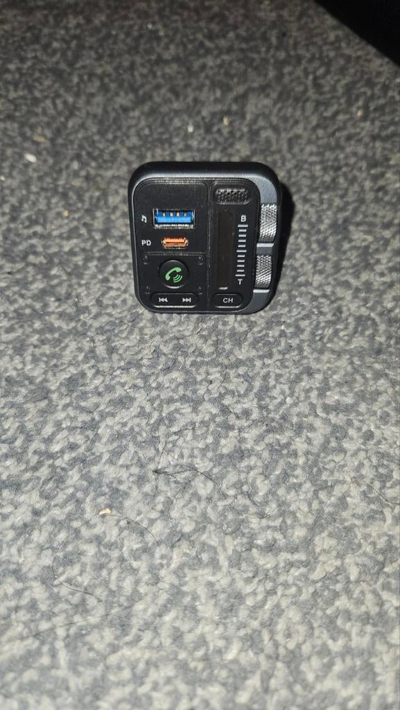 Bluetooth Auto Transmitter met USB-oplader, Auto diversen, Autoradio's, Ophalen of Verzenden