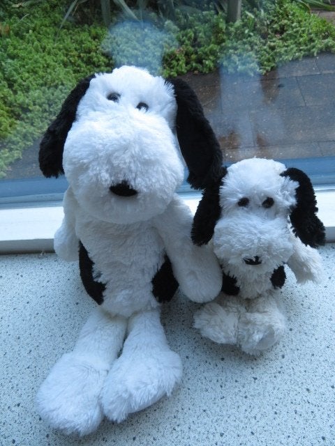 Hond Muggy merk TY meet ca 34 cm en 22 cm wit zwart velours, Korrelvulling, Zo goed als nieuw, Middelgroot (20 tot 80 cm), Ty