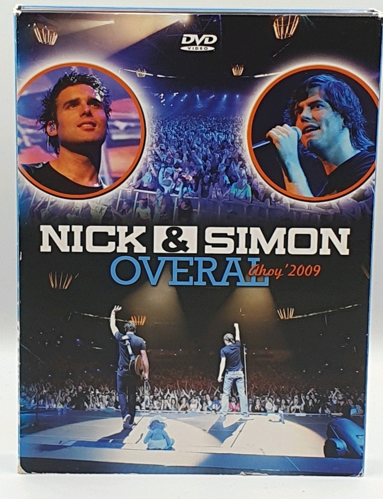 Te koop: Nick & Simon - Overal Ahoy' 2009 (DVD + 2CD), Cd's en Dvd's, Gebruikt, Alle leeftijden, Concert, Inclusief doosje