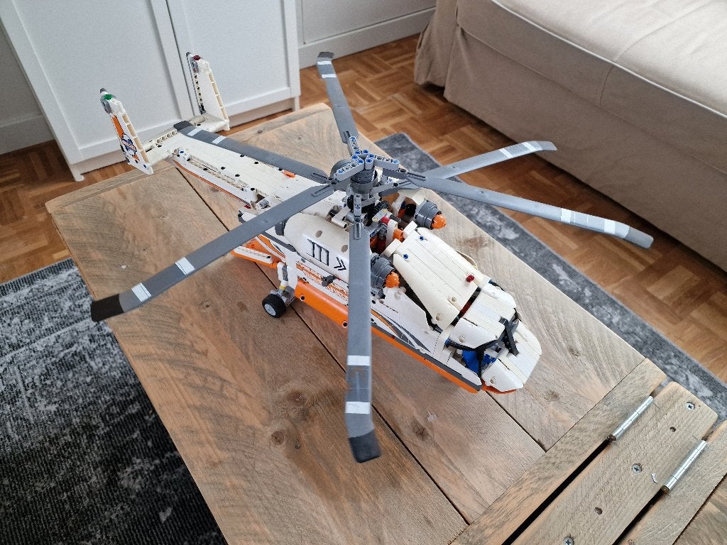Foto 2 van lego TECHNIC Grote vrachthelikopter (42052) [#24]