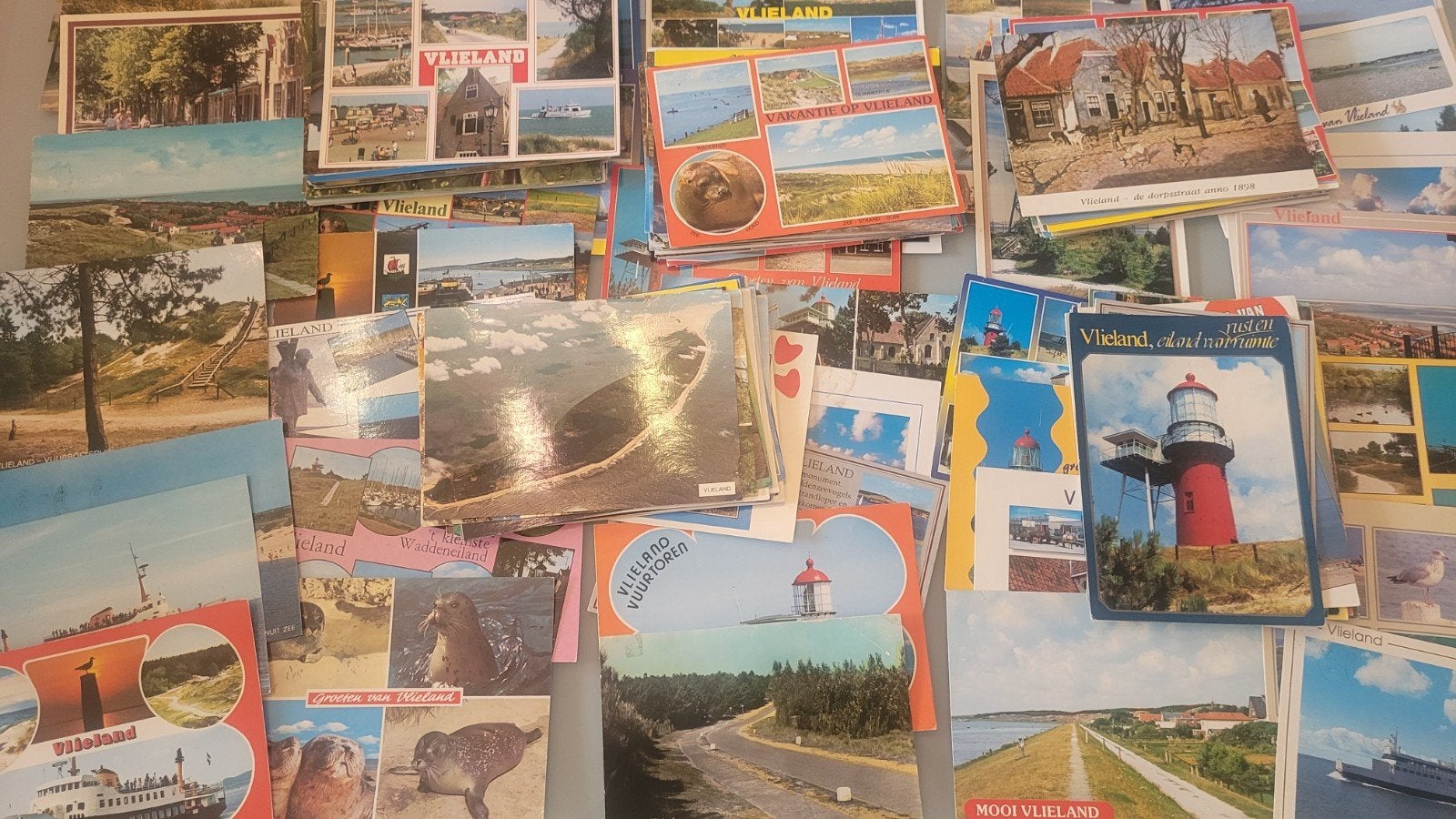 VLIELAND PRACHTVERZAMELING VAN 165 KAARTEN 1960 -2000, Ophalen of Verzenden, 1940 tot 1960, Waddeneilanden