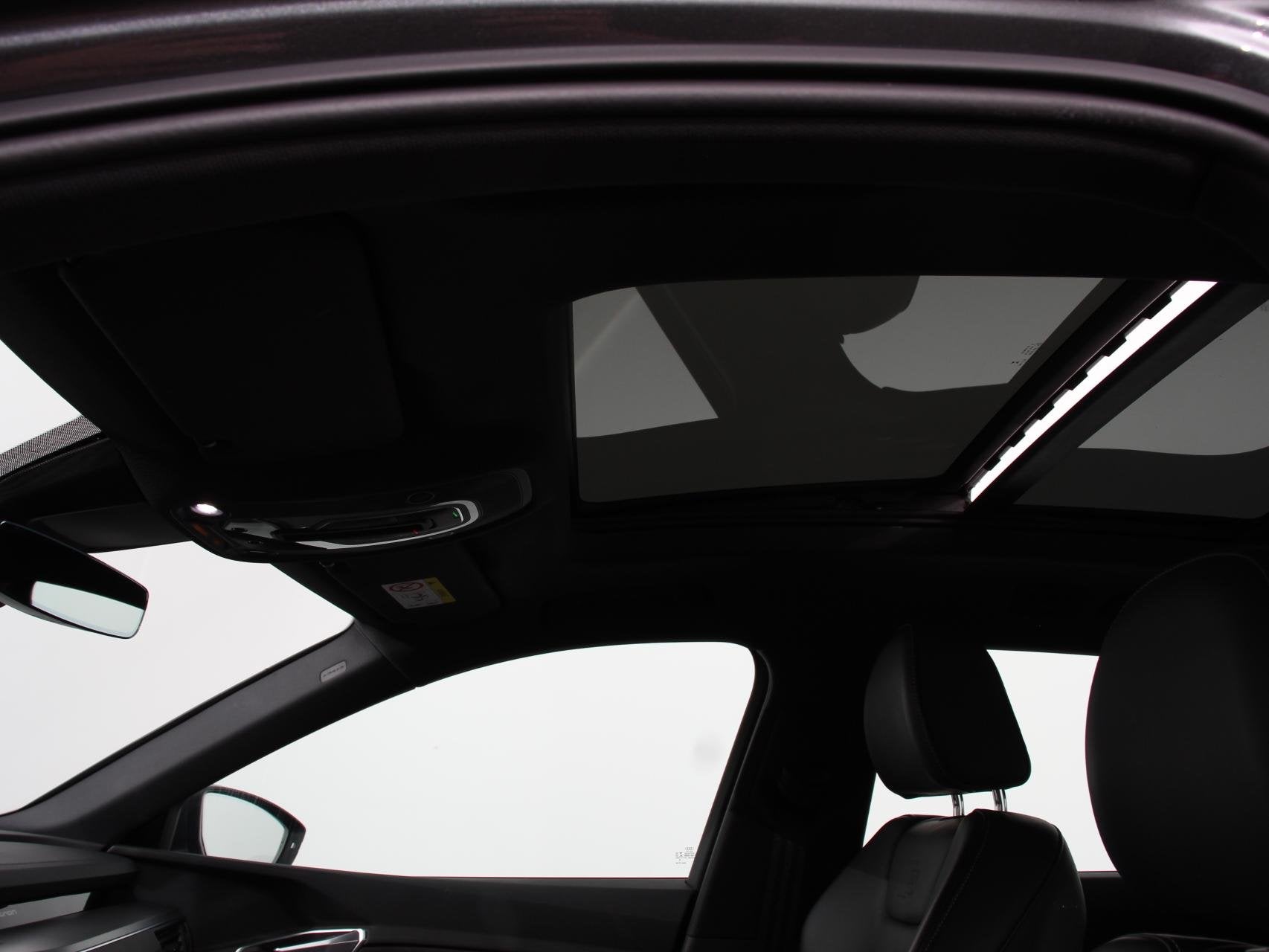 Audi e-tron 50 quattro S-Line edition Panoramadak Navigatie, Automaat, Zwart, 71 kWh, Vierwielaandrijving