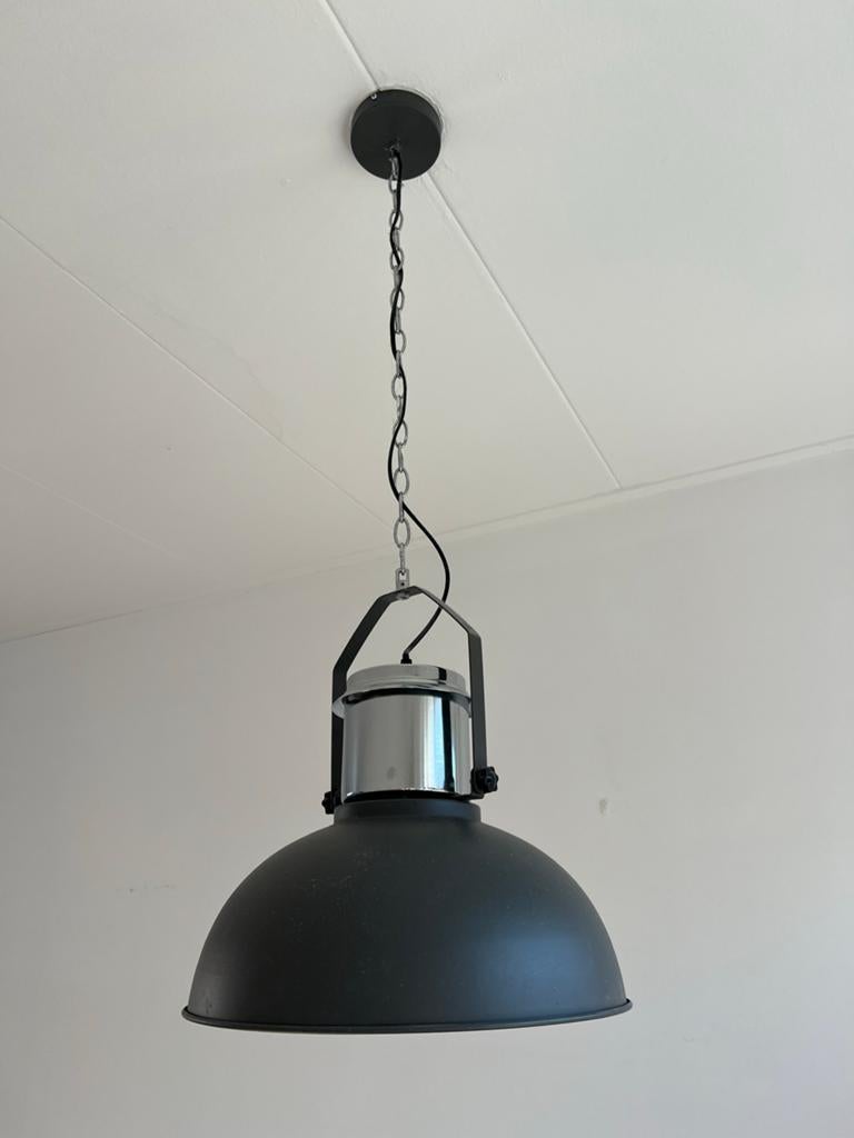 Industriële hanglamp - Zwart metaal, Huis en Inrichting, Lampen | Hanglampen, Ophalen of Verzenden, Gebruikt, Metaal, 75 cm of meer