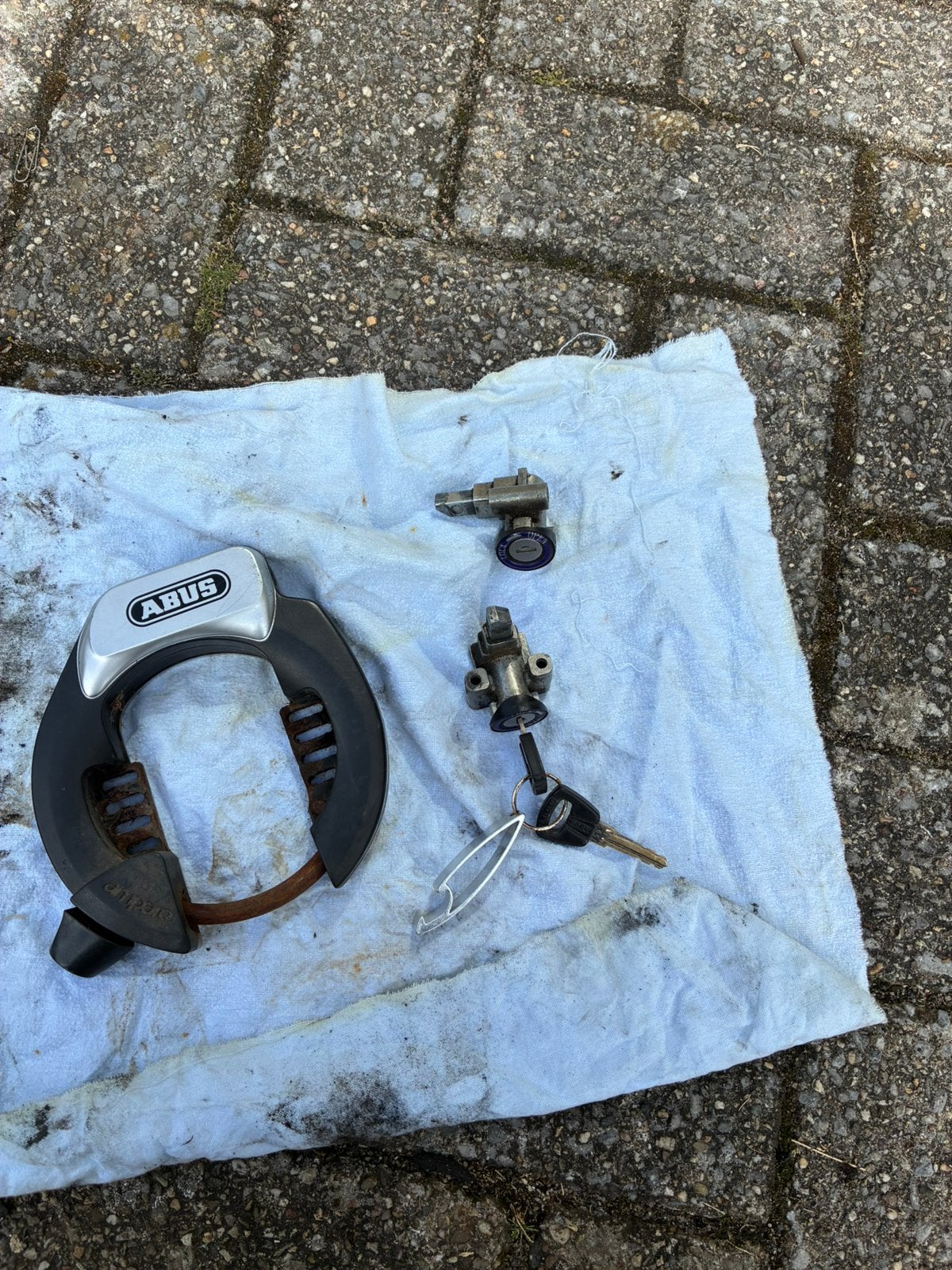 2xaccuslot + abusslot giant ease-e 2 x sleutel, Ophalen, Gebruikt