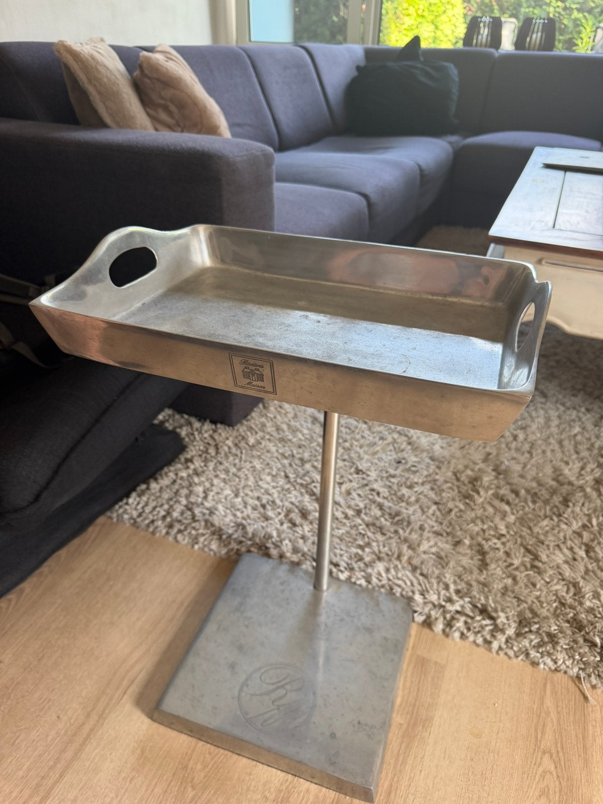 Riviera Maison opzettafel / bijzettafel met dienblad, Ophalen, Zo goed als nieuw, Rond, 50 tot 100 cm