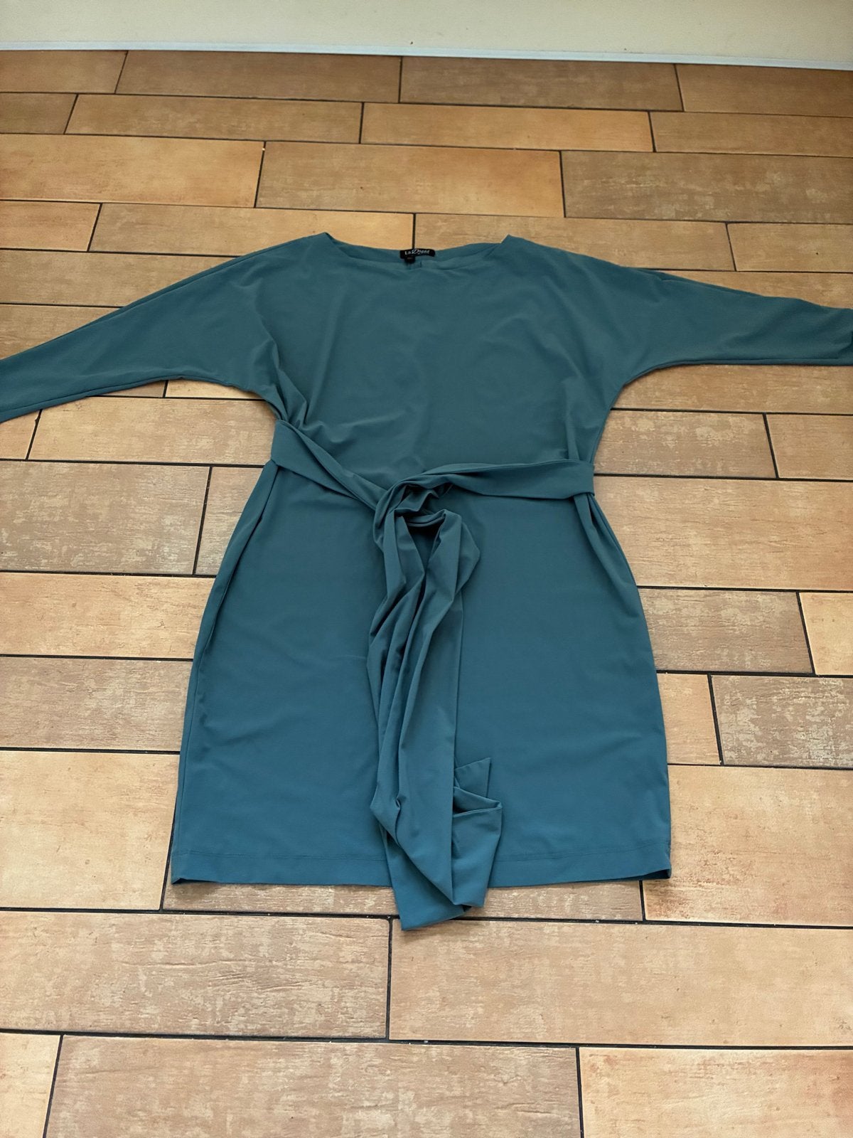 Prachtige La Dress by Simone jurk maat L, Kleding | Dames, Maat 42/44 (L), Ophalen of Verzenden, Zo goed als nieuw, Knielengte