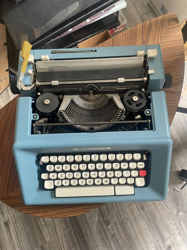 blue Olivetti Studio 46, Diversen, Typemachines, Ophalen of Verzenden, Zo goed als nieuw