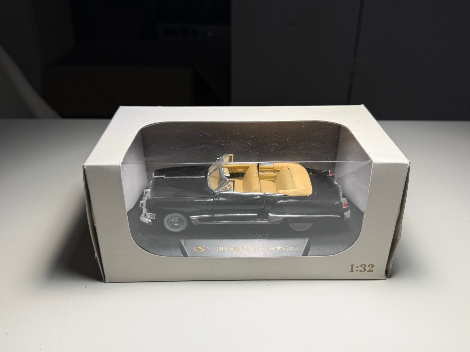 Signature Models - 1949 Cadillac Series 62 CC - Schaal 1:32, Verzenden, Gebruikt, Auto, Overige merken