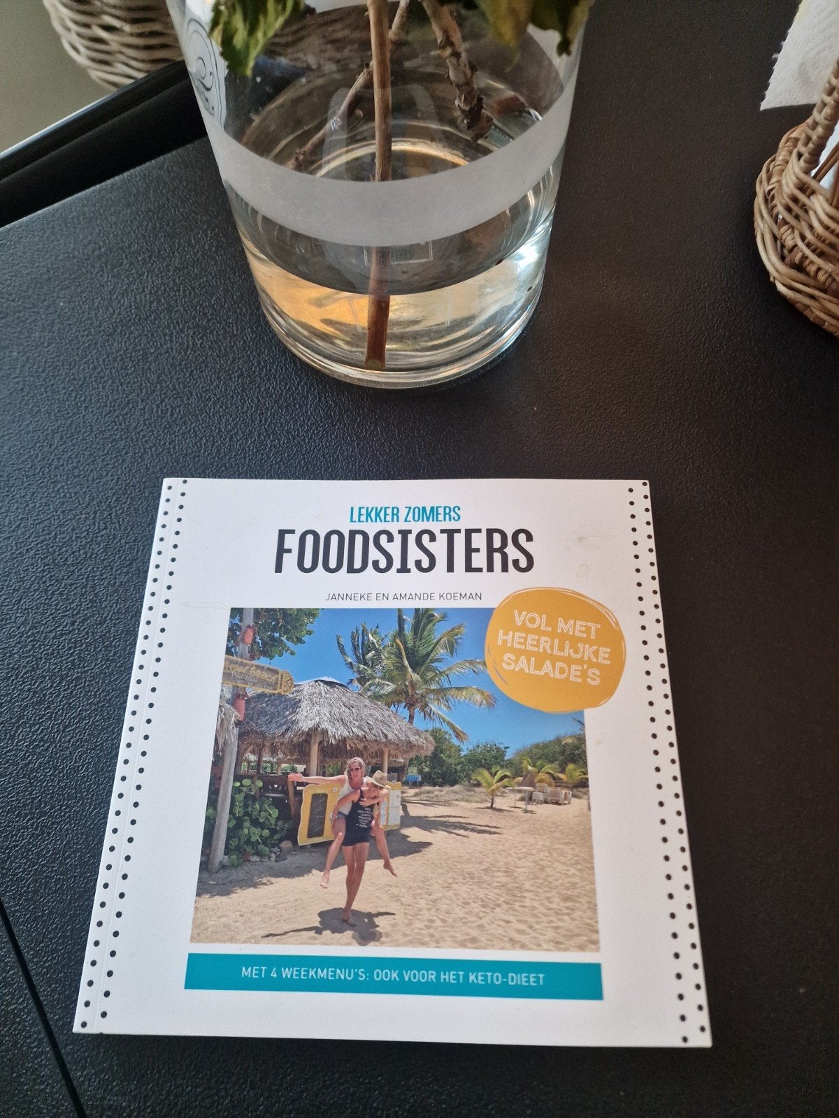 FoodSisters Lekker Zomers: Salades & Keto-dieet, Boeken, Janneke en Amande Koeman, Gezond koken, Ophalen of Verzenden, Hoofdgerechten