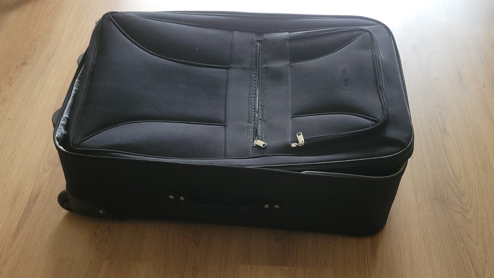 Goeie xl koffer zwart. Met 2 ritsen, Wieltjes, Hard kunststof, 45 tot 55 cm, Ophalen of Verzenden