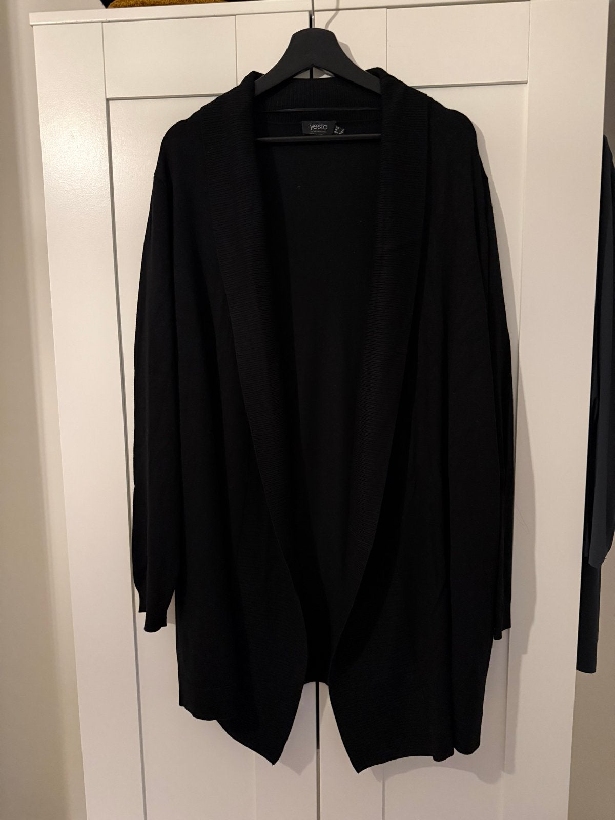 Yesta zwart dunner middellang vest maat 2 (50), Ophalen of Verzenden, Gedragen, Zwart