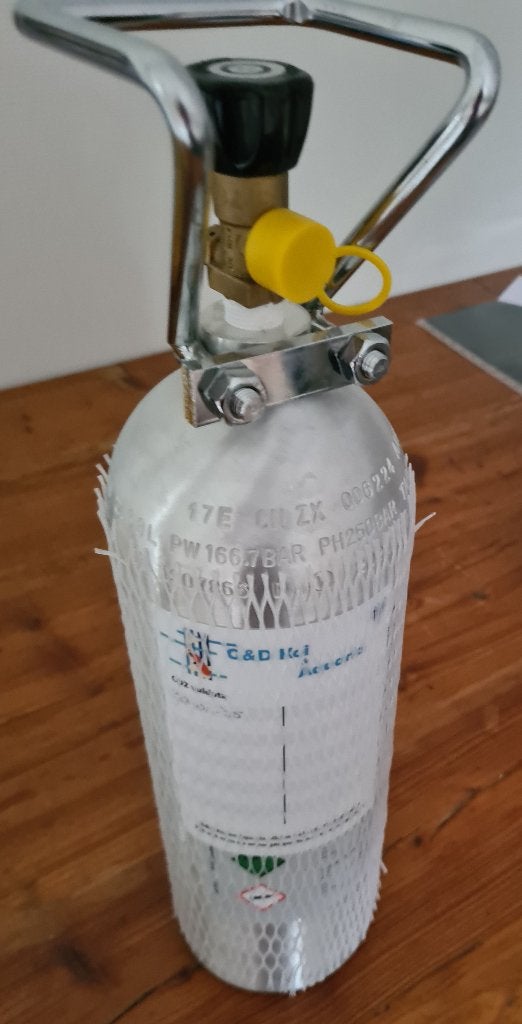 2 liter CO 2 fles hervulbaar gevuld, Ophalen of Verzenden, Zo goed als nieuw, CO₂-systeem