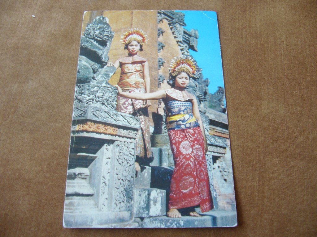 INDONESIE  =  TWO YOUNG BALINESE DJANGGIR DANCERS, Ophalen of Verzenden, 1920 tot 1940, Gelopen, Buiten Europa