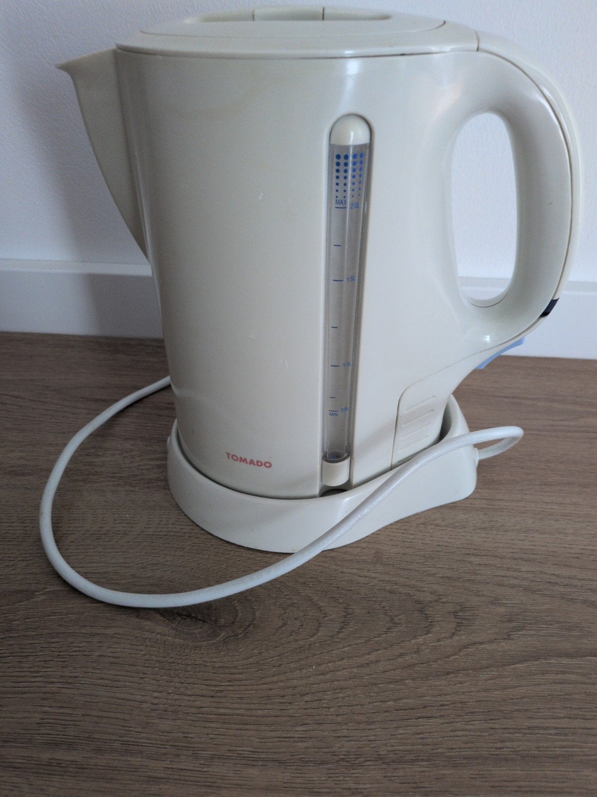 Tomado Waterkoker 2 Liter, Witgoed en Apparatuur, Waterkokers, 1 tot 2 liter, Ophalen of Verzenden, Zo goed als nieuw