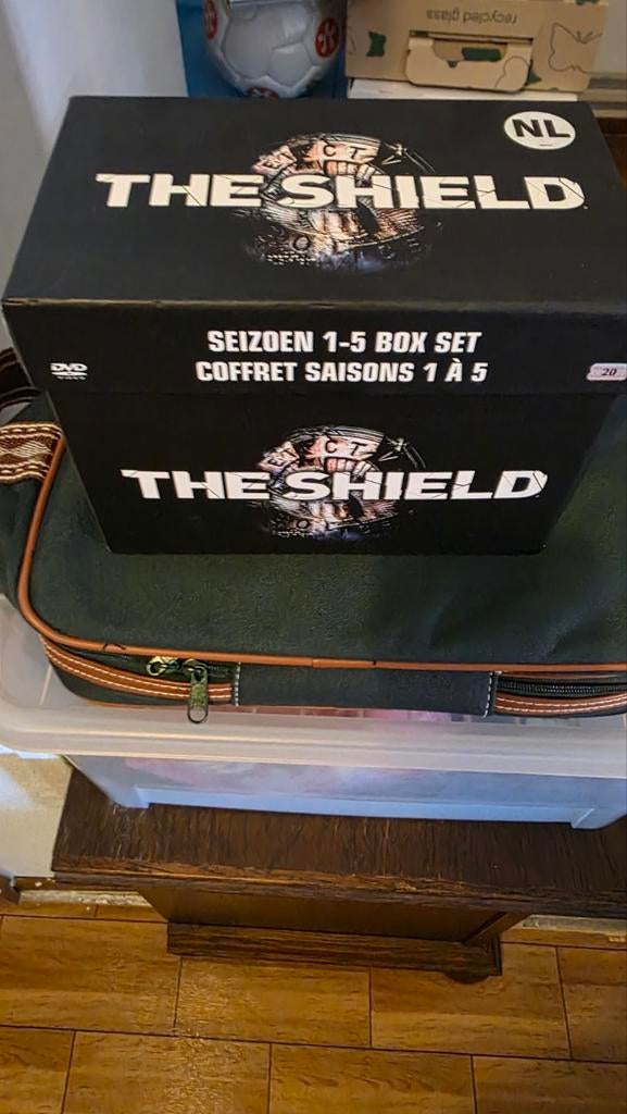 The Shield Seizoen 1-5 Box Set DVD, Ophalen