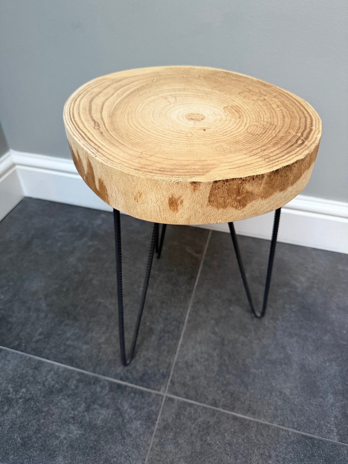 Leuk houten bijzettafeltje - boomstam design, Minder dan 55 cm, Gebruikt, Rond, Hout
