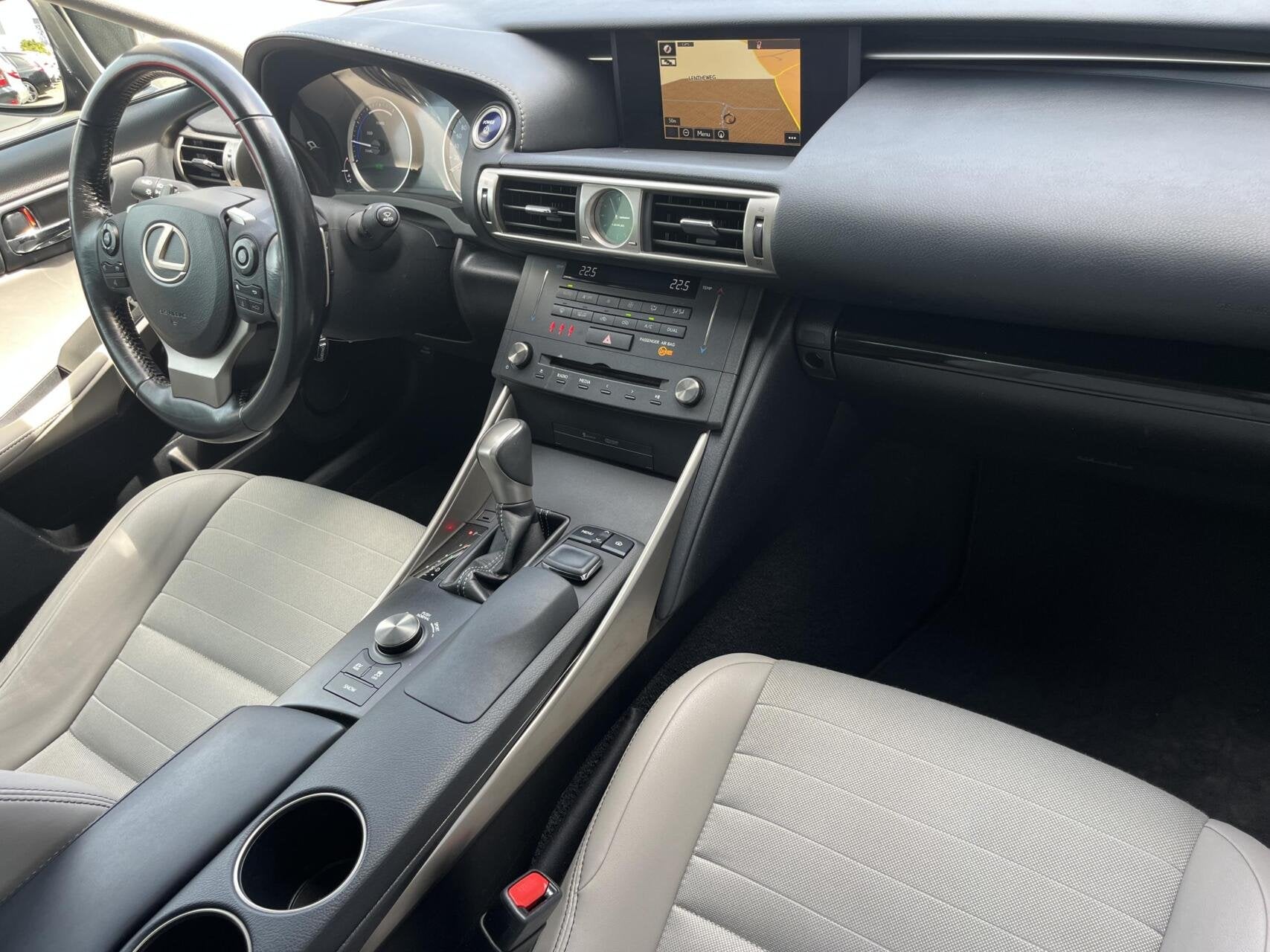 Lexus IS 300h HYBRID 223PK ACC+DAB+CAMERA+NAVI, Automaat, Automatische klimaatregeling, Achterwielaandrijving, Gebruikt