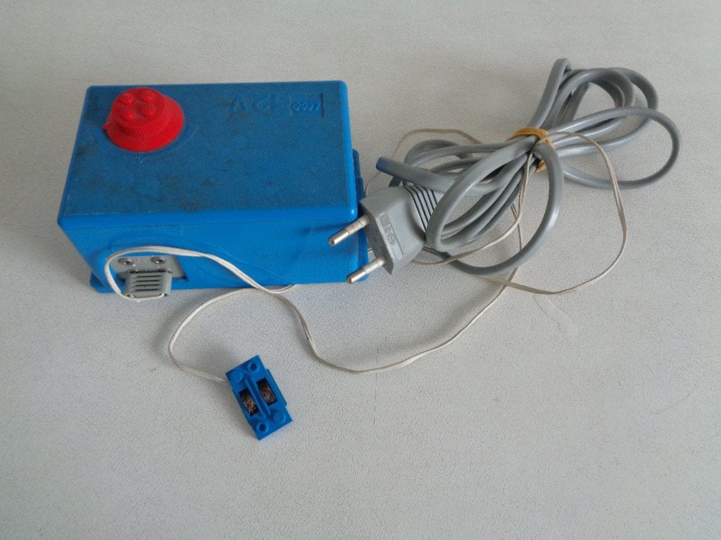 Vintage Lego 12V transformator blauw met rode knop, Kinderen en Baby's, Speelgoed | Duplo en Lego, Gebruikt, Overige thema's, Lego