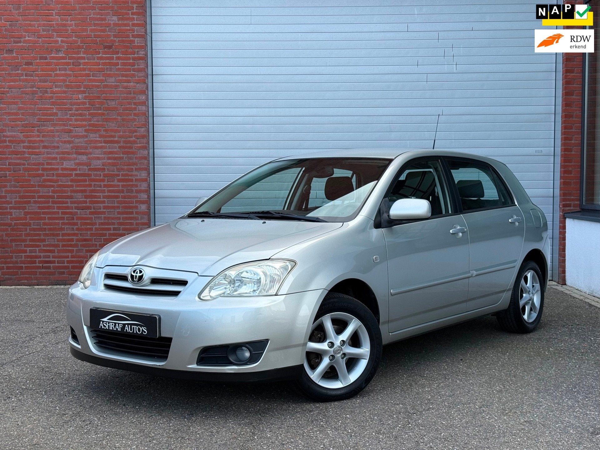 Toyota Corolla 1.6 VVT-i Linea Sol| AUTOMAAT| NEW APK| AIRCO, Dealer onderhouden, Parkeersensor, Zwart, 4 cilinders