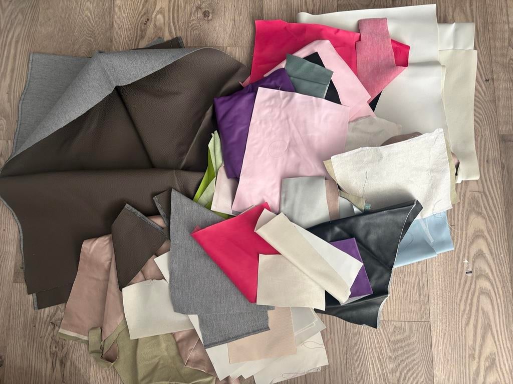 Resten kunstleer ca 5 kg, Hobby en Vrije tijd, Stoffen en Lappen, Overige kleuren, Leer of Kunstleer, Ophalen of Verzenden, 30 tot 120 cm