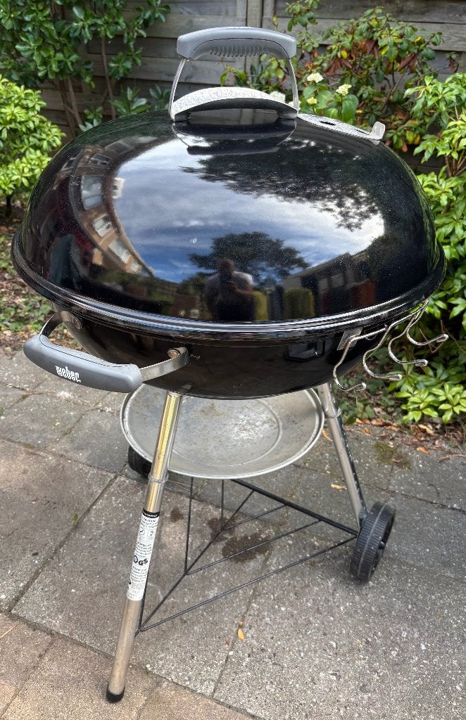 Weber barbecue compact kettle 57cm, Tuin en Terras, Houtskoolbarbecues, Gebruikt, Met accessoires, Ophalen