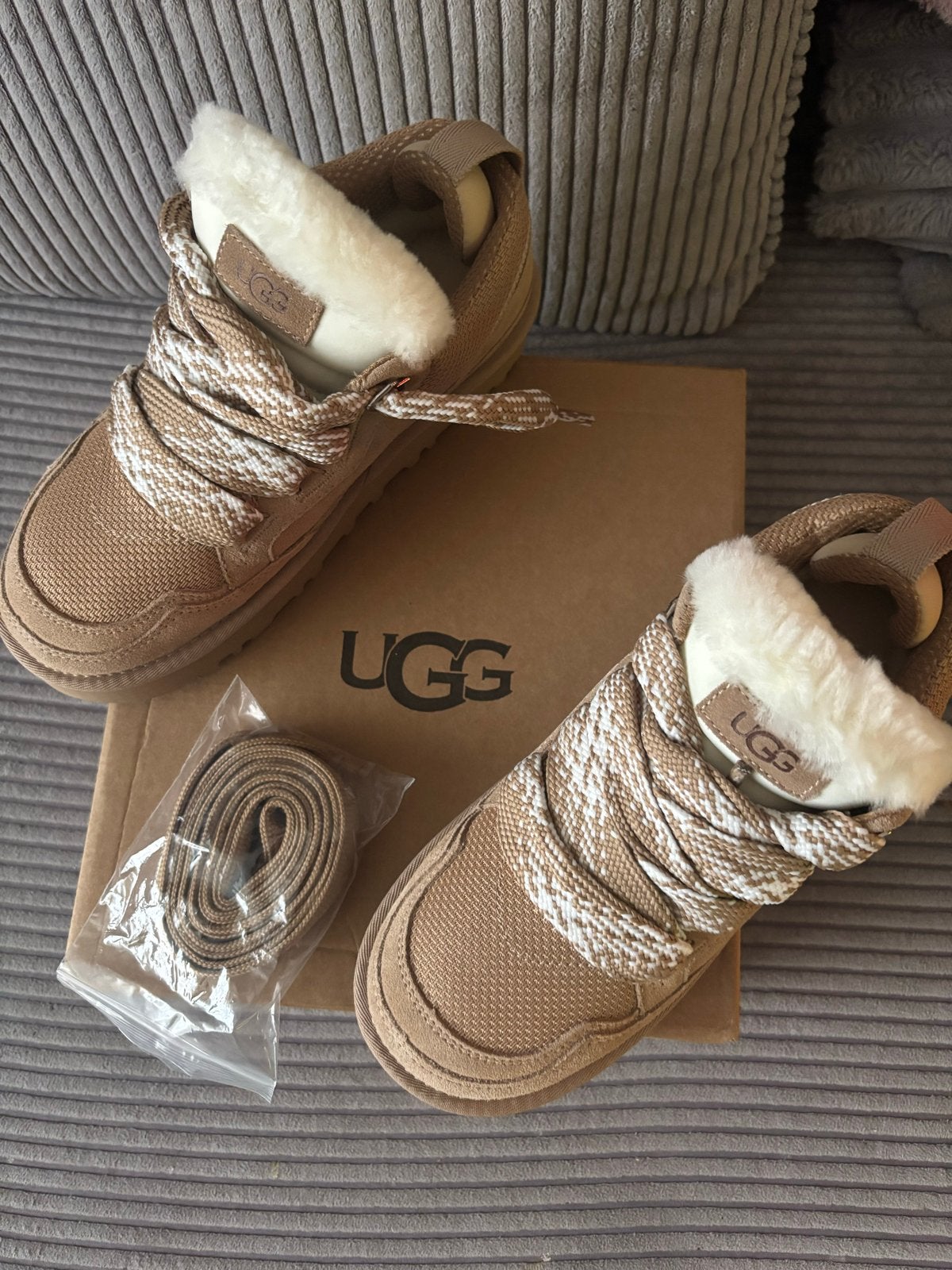 Ugg Lowmel Dames "Sand" maat 42 nieuw, Ophalen, Nieuw, Beige, Sneakers of Gympen