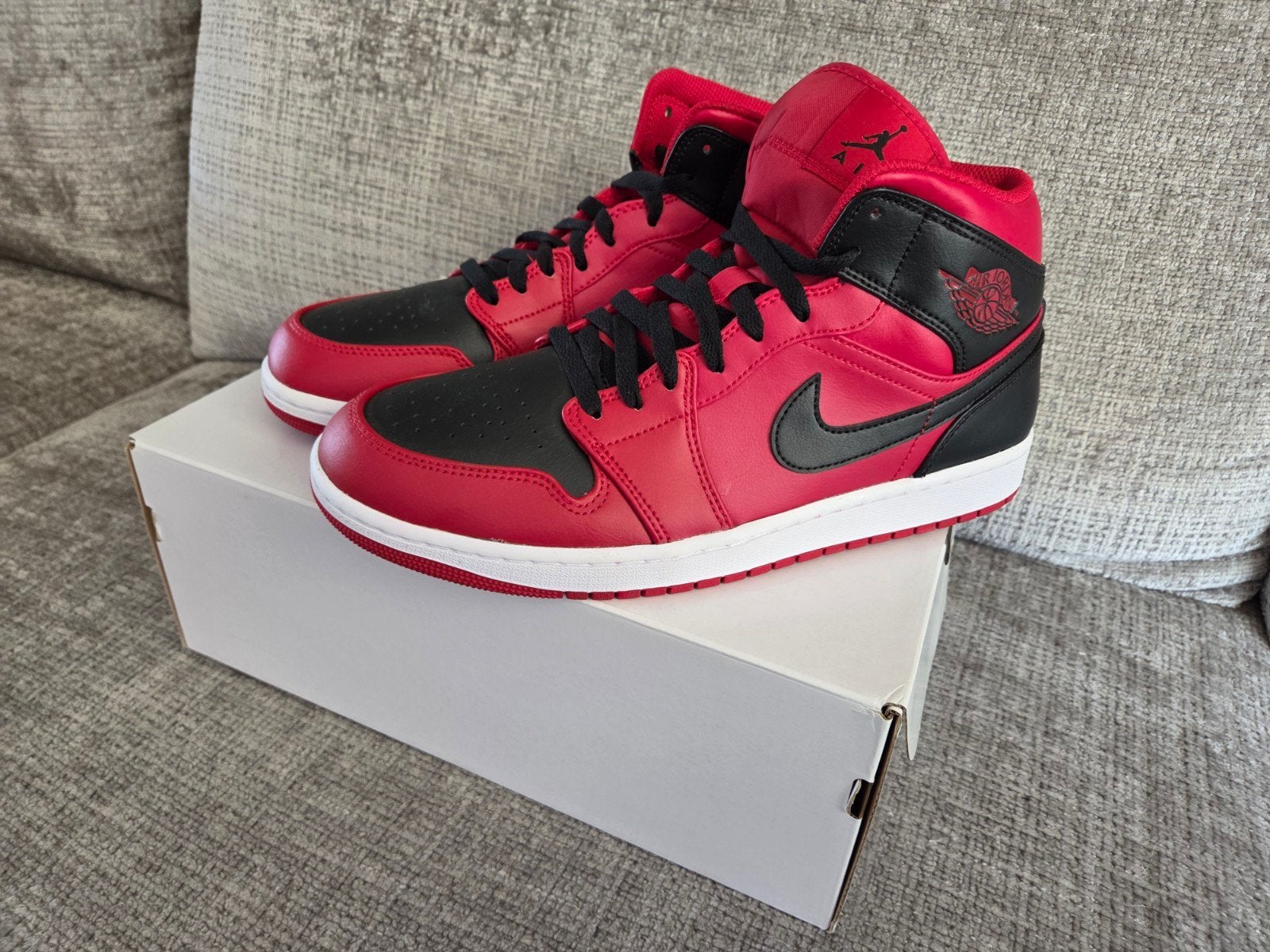 Nieuwe Nike Air Jordan 1 Mid - Rood/Zwart, Zwart, Nieuw, Ophalen of Verzenden, Sneakers of Gympen