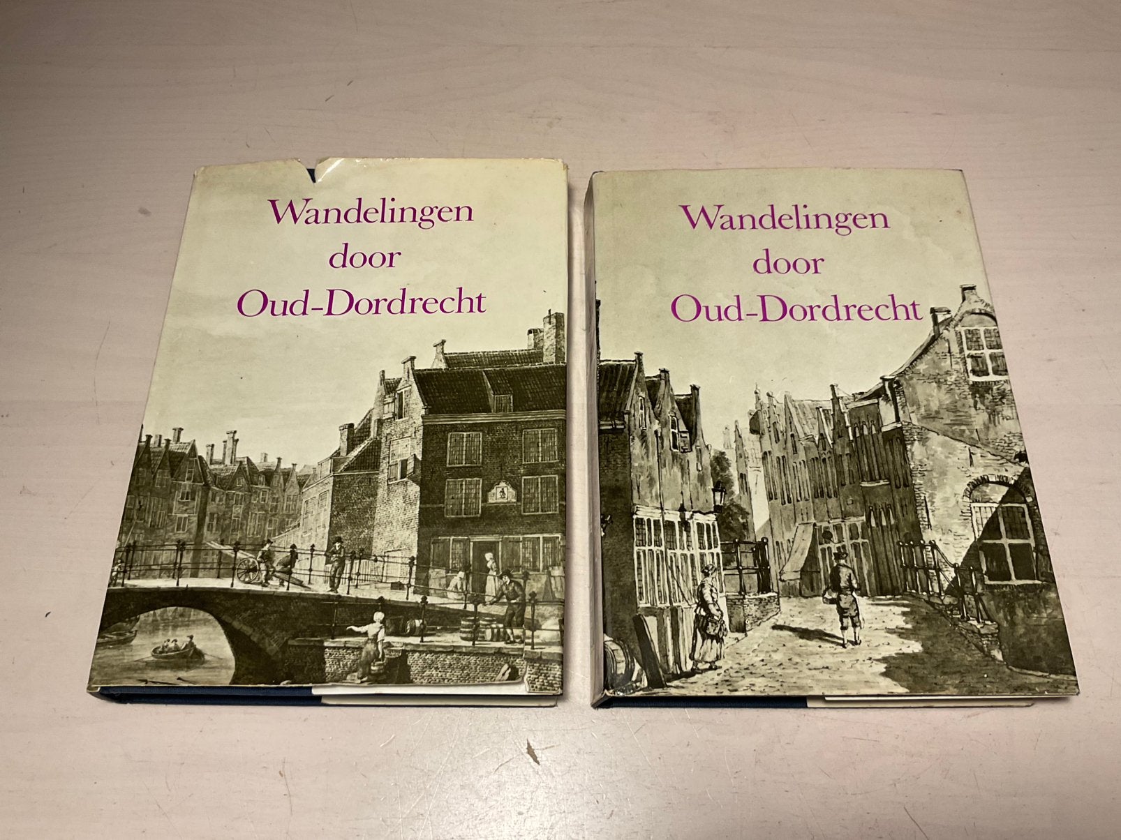 Wandelingen door Oud-Dordrecht deel 1 en 2 door CJP Lips, Ophalen of Verzenden, Zo goed als nieuw