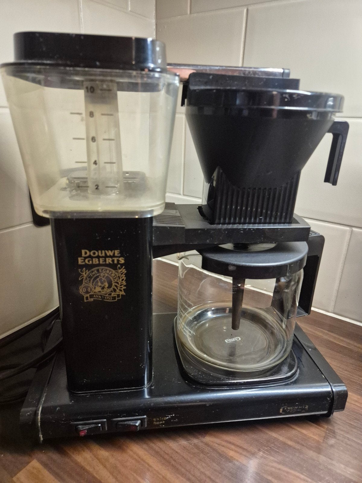 Douwe Egberts Koffiezetapparaat - Werkt goed!, Afneembaar waterreservoir, Gebruikt, Koffiemachine, Gemalen koffie
