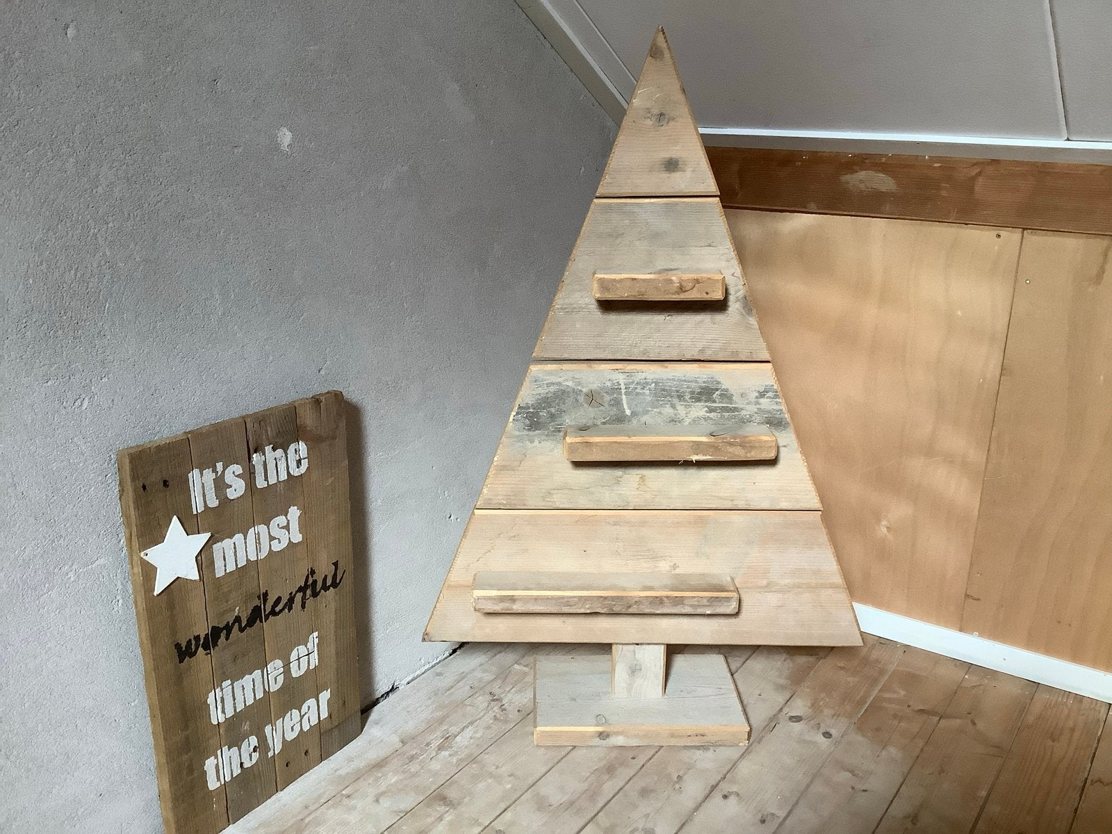 Industrieel/vintage Kerstboom van steigerhout + wandbord, Ophalen of Verzenden, Zo goed als nieuw
