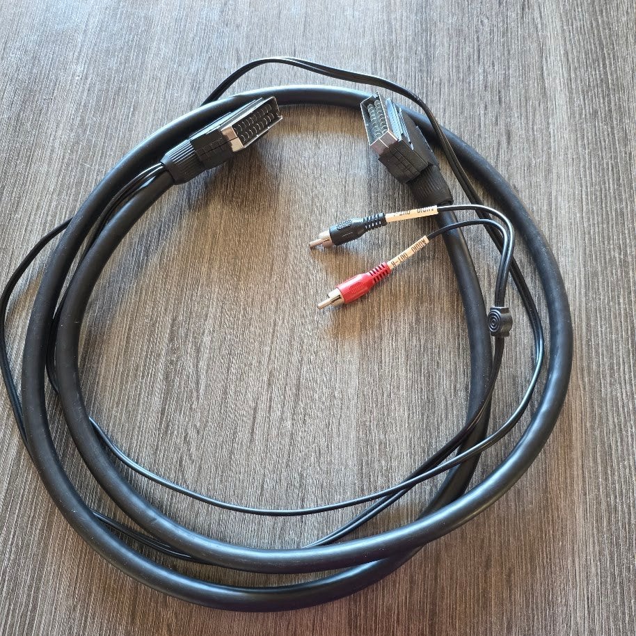 Scartkabel 140 cm., Ophalen of Verzenden, Zo goed als nieuw, Minder dan 2 meter, Scartkabel