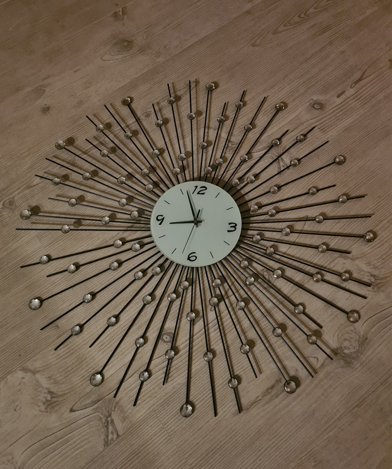 Grote analoge wandklok met diamantdesign, Huis en Inrichting, Ophalen, Gebruikt, Wandklok