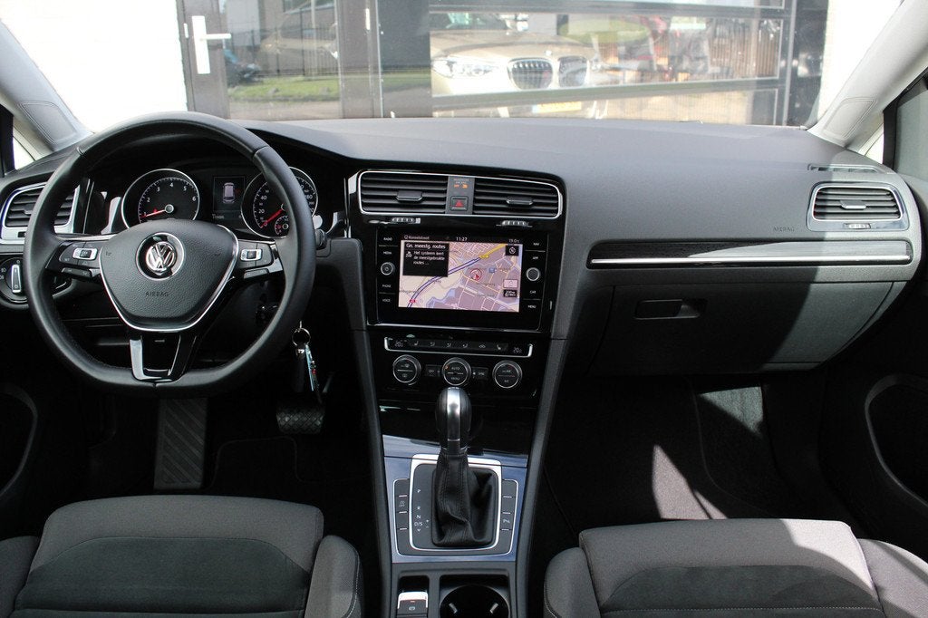 Volkswagen Golf 1.5 TSI Highline / Carplay / Camera / Automa, Auto's, Volkswagen, 4 cilinders, 690 kg, Grijs, Golf Variant