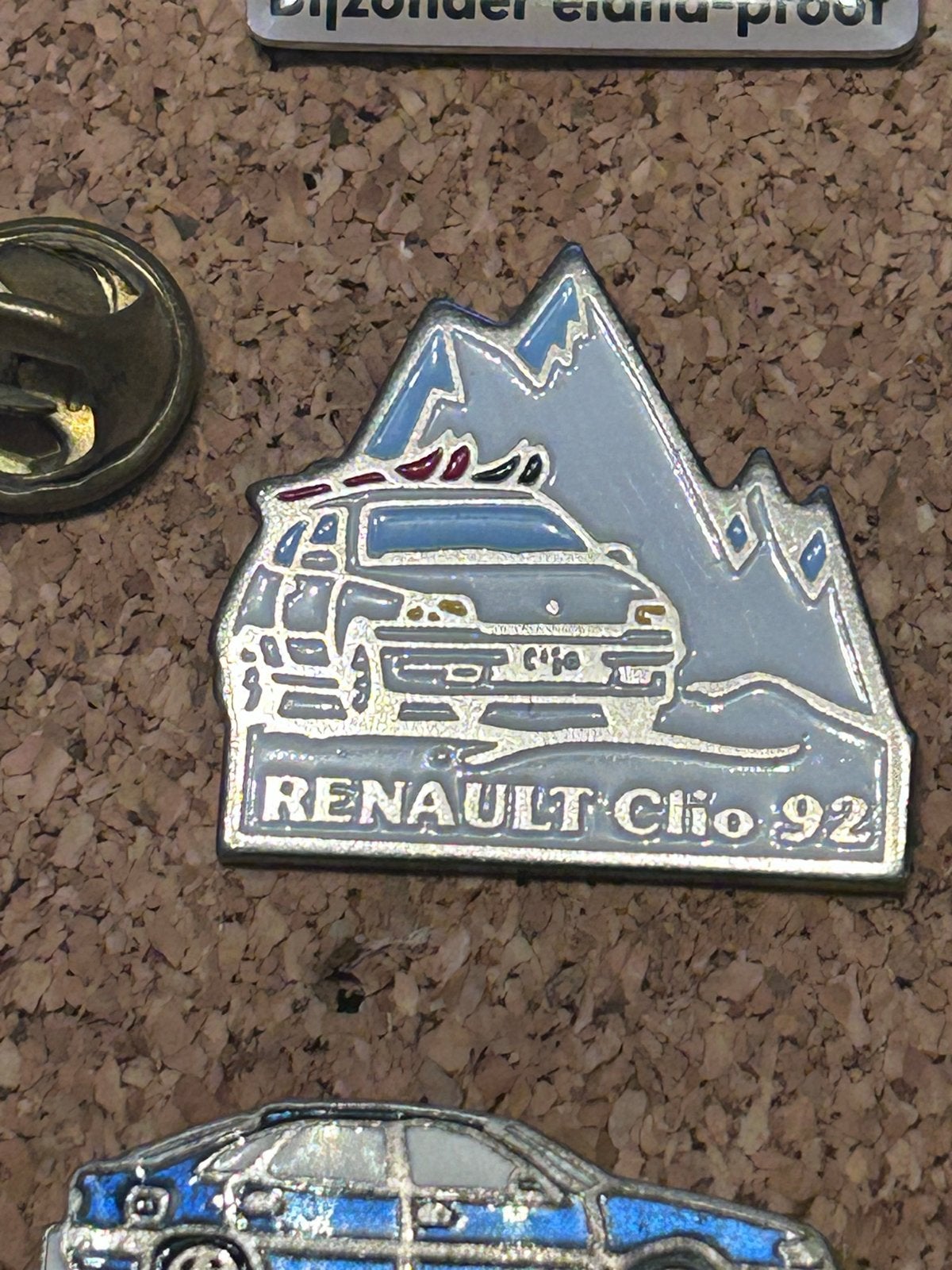 Vintage Renault Clio 92 Pin, Ophalen of Verzenden, Zo goed als nieuw, Transport, Speldje of Pin