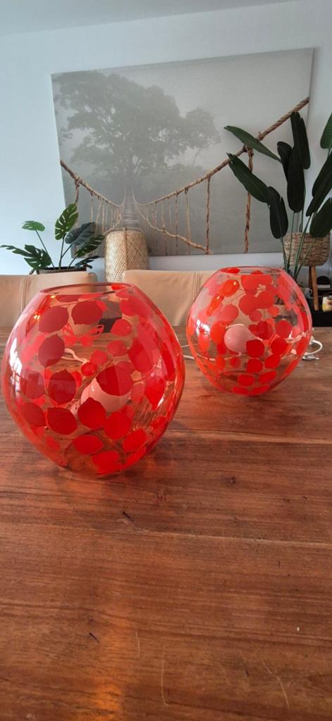 Set van 2 IKEA Handgemaakte Rode Glazen Tafellampen, Ophalen of Verzenden, Zo goed als nieuw, Modern, Sfeervol, Decoratief