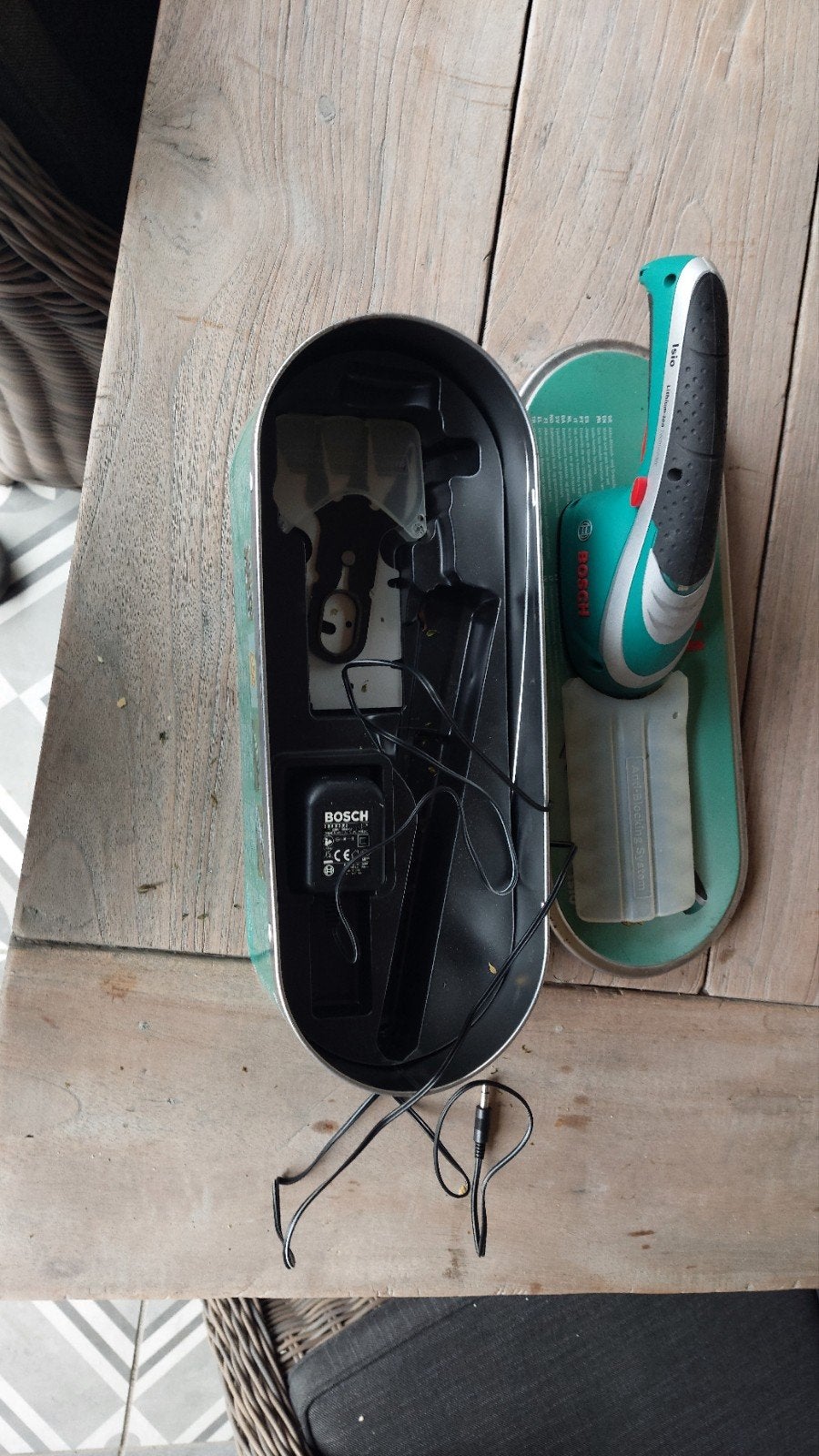 Bosch Isio Accu Gras- en Struikschaar met Oplader, Ophalen of Verzenden, Gebruikt, Accu, Bosch