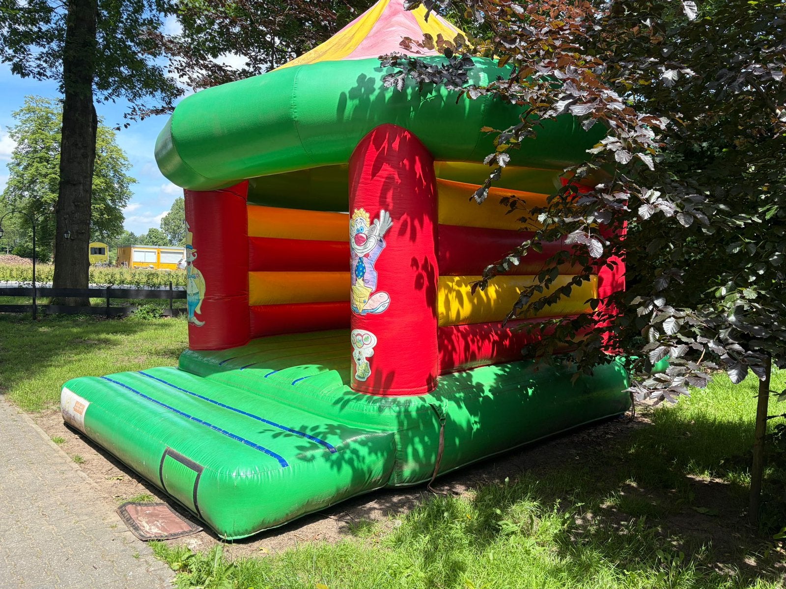 Te koop: 2 springkussens met lichte gebruikssporen, Ophalen, Zo goed als nieuw, Overige